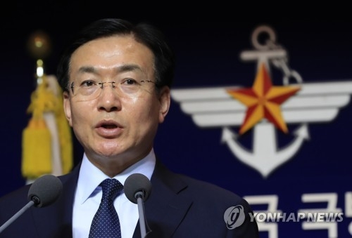 브리핑하는 문상균 국방부 대변인