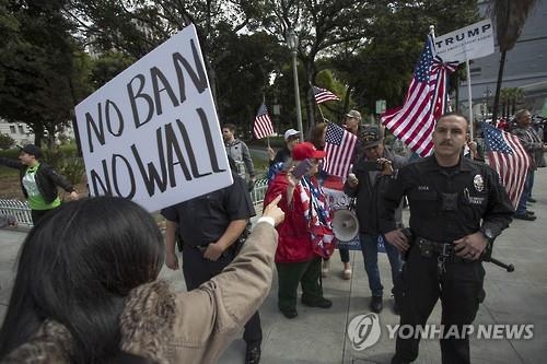 불체자 체포 등 트럼프 이민정책에 대한 항의시위