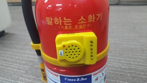 "안전핀 빼고 분사노즐을…" 말하는 소화기 판매 불티 - 1