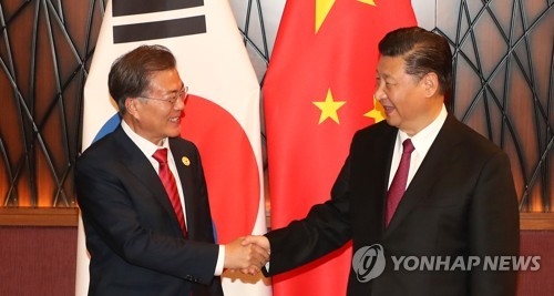 손 꼭 잡은 한중 정상
