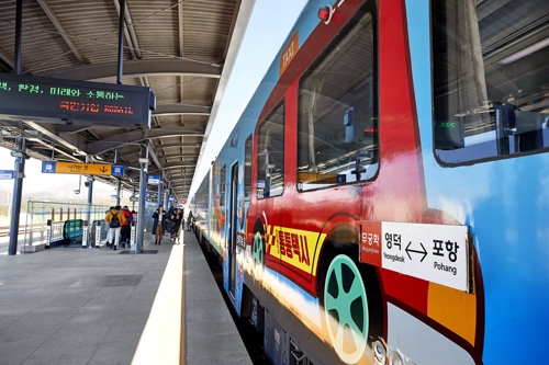 화려한 외관을 자랑하는 동해선 열차