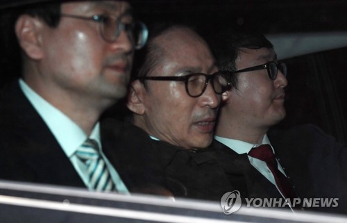 MB, 구속영장 발부되자 "이제 가야지"…아들에겐 "강해야 한다" - 2