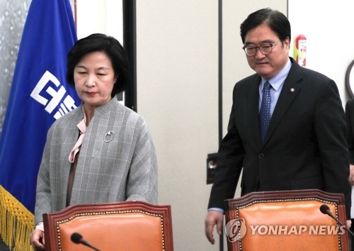 추미애 "문 대통령에게 부담 주는 지방선거운동 자제 부탁" - 1