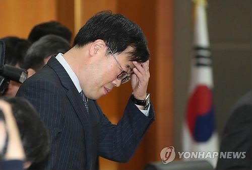 한국당, '갑질 외유' 김기식 고발…"청와대 적폐청산 이중잣대" - 2