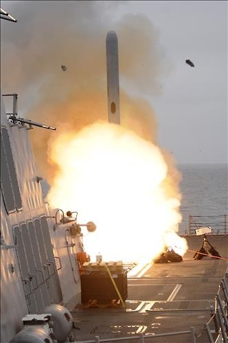 함정에서 발사되는 미 해군의 토마호크 순항미사일[위키미디어 제공]