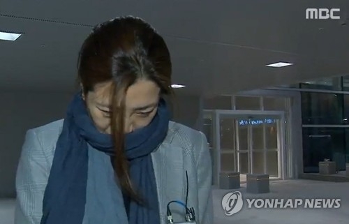 귀국하며 고개 숙인 조현민