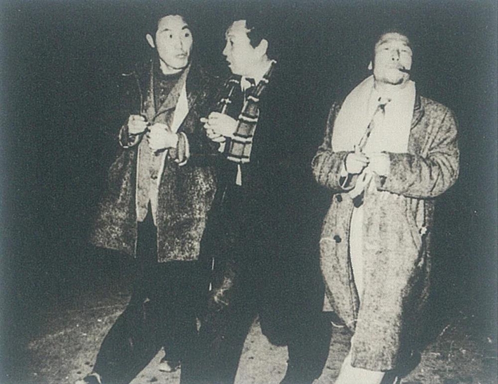 1952년 12월 부산에서 촬영된 이중섭(왼쪽부터), 박고석, 한묵의 모습