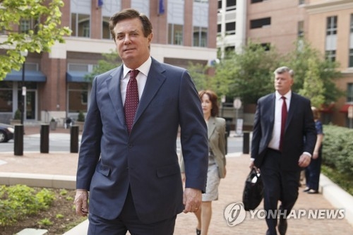 법정 출석하는 매너포트 전 트럼프캠프 선대본부장