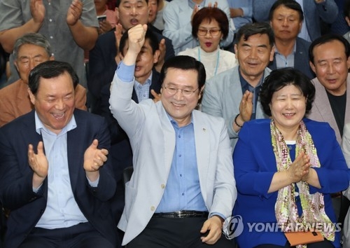 환호하는 이용섭