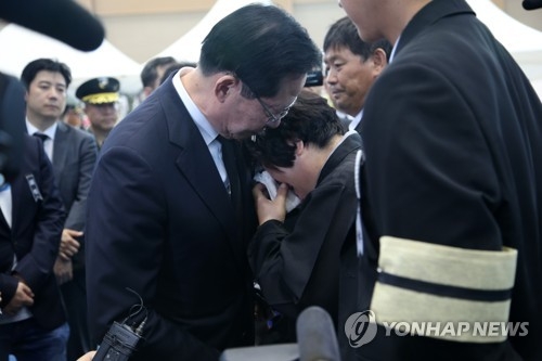 분향소 찾은 국방부 장관