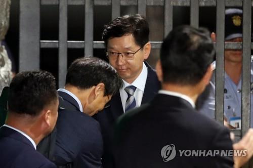 구치소 나서는 김경수