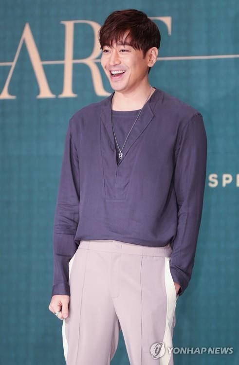 신화 리더 에릭입니다