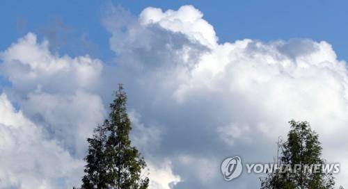 충북 낮부터 맑아져…최고기온 26∼27도0