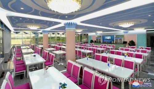 북한 평양대동강수산물식당 식사실