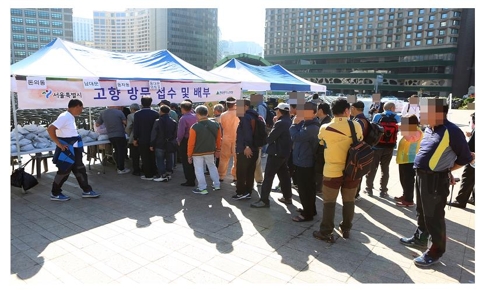 서울시-현대엔지니어링, 쪽방 주민 350여명 귀향길 지원 - 1