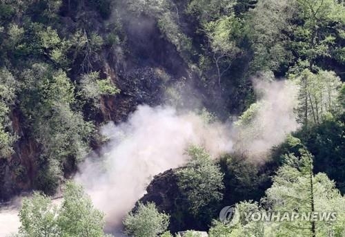 북한의 지난 5월 풍계리 핵실험장 3번 갱도 폭파 장면 