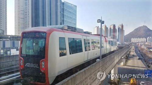 시원스럽게 달리는 부산김해경전철