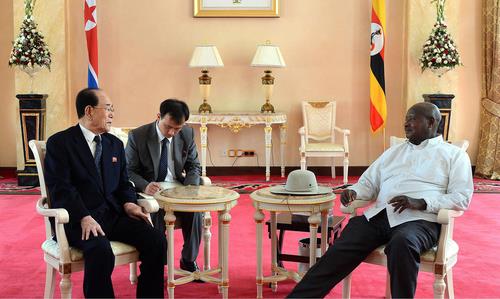 北 김영남, 우간다 대통령과 회담