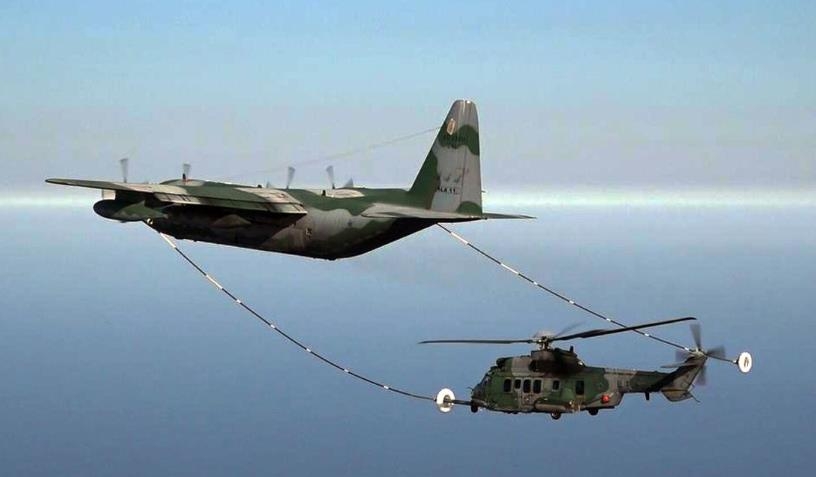 브라질 공군이 KC-130H 공중급유기를 이용해 무장 헬기에 공중급유를 하는 시험을 성공적으로 마쳤다. [국영 뉴스통신 아젠시아 브라질]