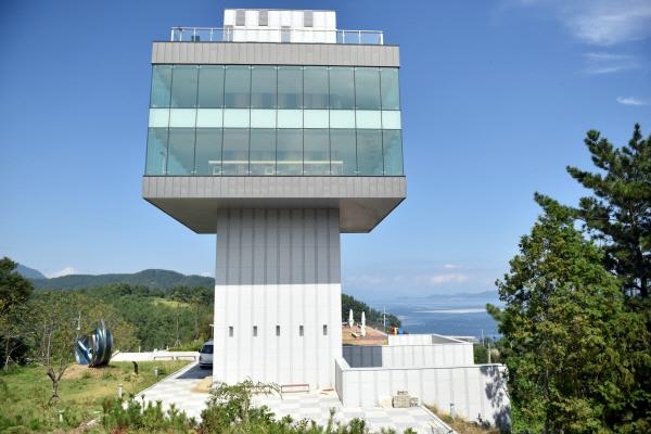 수협 효시공원 전망대 건물