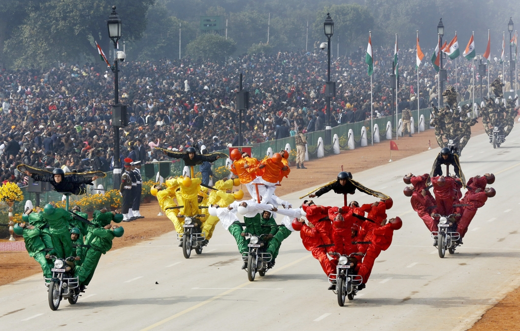 (뉴델리 EPA=연합뉴스) 2014년 '공화국의 날' 행사에서 국경수비대 장병들이 단체 오토바이 퍼레이드를 하고 있다.