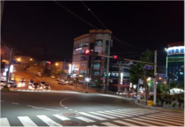 투광기 설치된 건널목