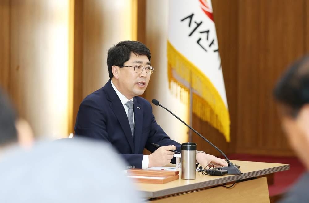 기자회견하는 맹정호 서산시장