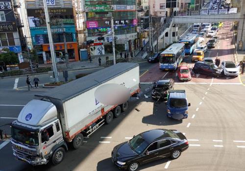 지난 2월 발생한 신모라교차로 6중 추돌 사고