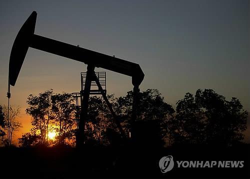 국제유가, 사우디 감산확대에 소폭 상승…WTI 0.1%↑ - 1