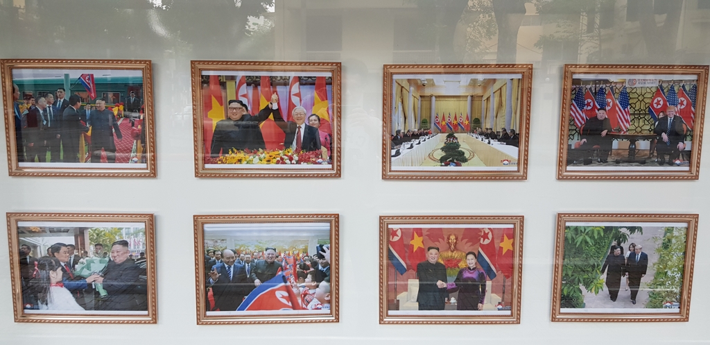주베트남 북한대사관에 걸린 2차 북미정상회담 사진