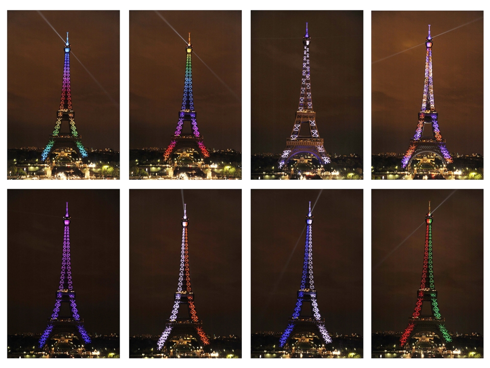 (파리 EPA=연합뉴스) 2009년 10월 에펠탑 건립 120주년 기념사업의 하나로 형형색색의 조명으로 빛 쇼를 선보이는 에펠탑