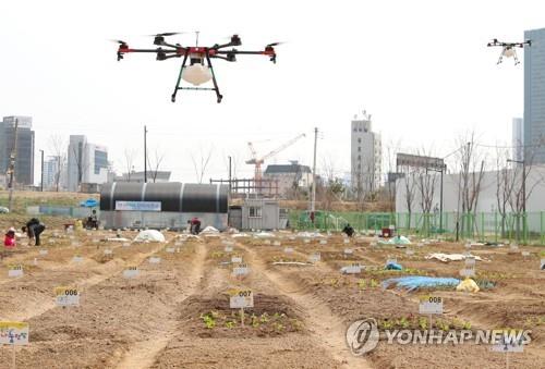 드론으로 텃밭 물주기