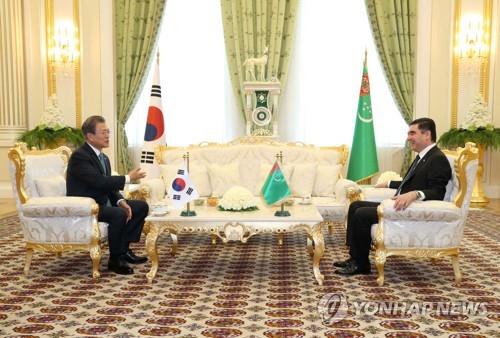 문 대통령, 투르크메니스탄 대통령과 단독회담