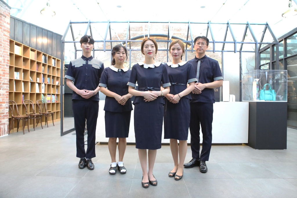 AK플라자 새유니폼