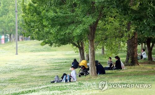 더위 피하는 시민들