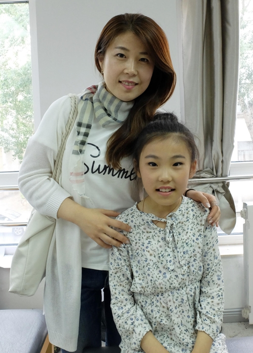 제15회 홈타민컵 이야기 부문 대상 김지예 양과 모친 연영미 씨