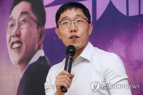 강연하는 김제동