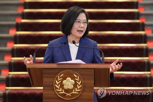 담화 발표하는 차이잉원 총통