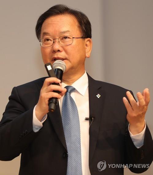 강연하는 김부겸 전 장관