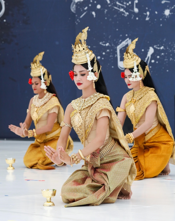 아세안 평화를 기원하는 캄보디아 전통 공연단