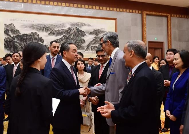 왕이 중국 외교담당 국무위원, 주중 아시아 국가 대사 리셉션 참석