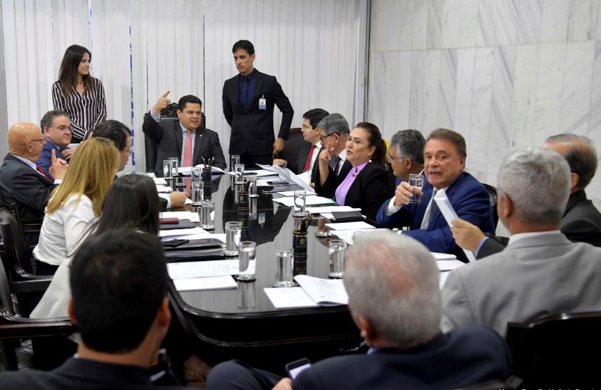 브라질 상원의장 주재 아래 주요 정당 지도부가 연금개혁안 처리 일정에 합의했다. [국영 뉴스통신 아젠시아 브라질]