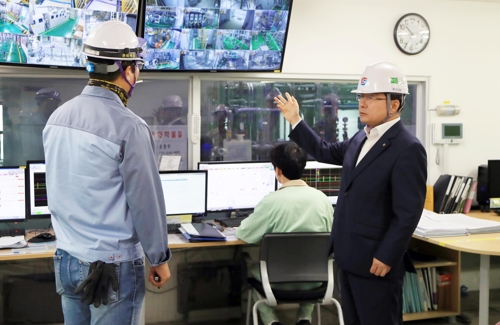 한국가스안전공사 김형근 사장, 반도체 소재 생산 전문기업 솔브레인 방문.
