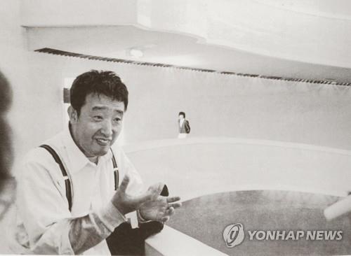 1987년 '다다익선'을 구상 중인 백남준
