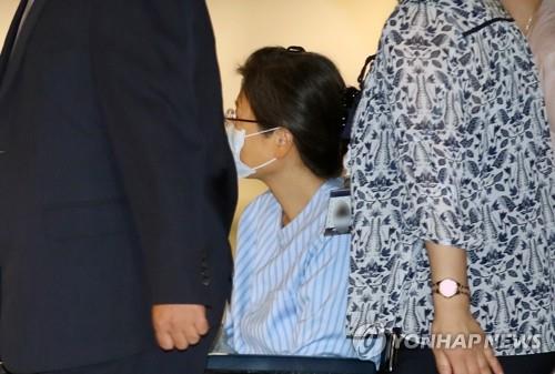 박근혜 전 대통령, 어깨 수술 위해 외부병원 입원