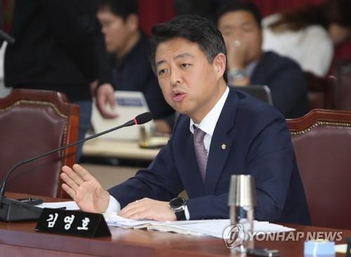 언성 높이는 김영호 의원