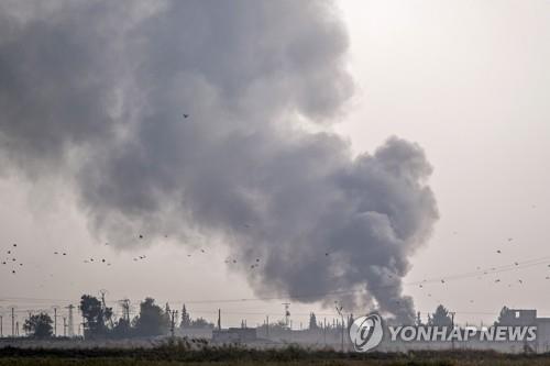 터키군의 포격을 받은 시리아 국경도시 탈 아브야드