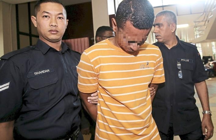 말레이 법원, 의붓딸 성폭행범 징역 202년과 회초리질
