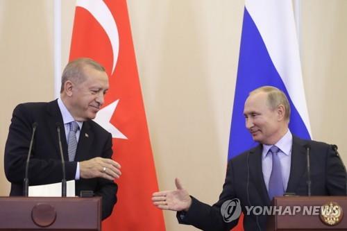 시리아 북부 완충지대 운영방안에 합의한 푸틴 러시아 대통령(오른쪽)과 에르도안 터키 대통령 [타스=연합뉴스]