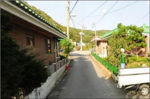 차량교행 불가능한 '나눔의 집' 진입로 일부 구간